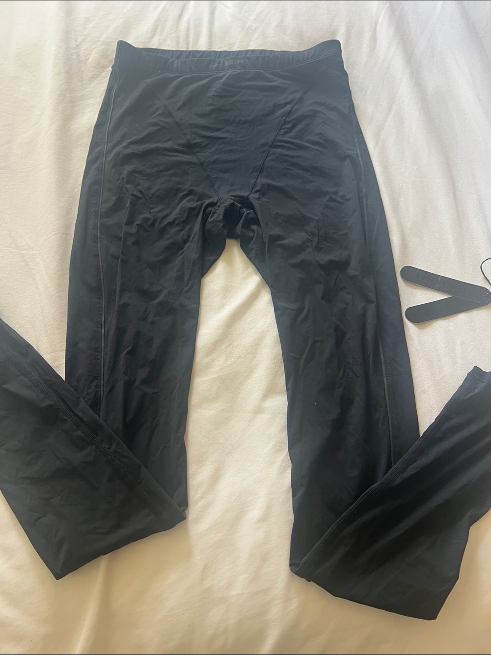SKIMS Black Seamless Leggings very tiny hole as shown. Can be mended